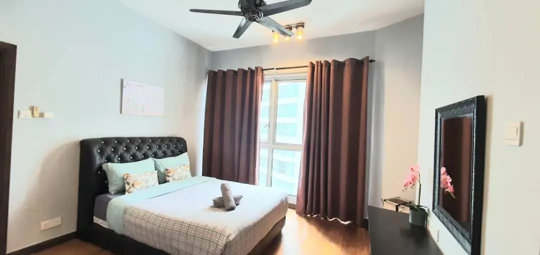 Regalia Suites Klcc View Rooftop Infinity Pool By Angkasa Homes Kuala Lumpur Apartment