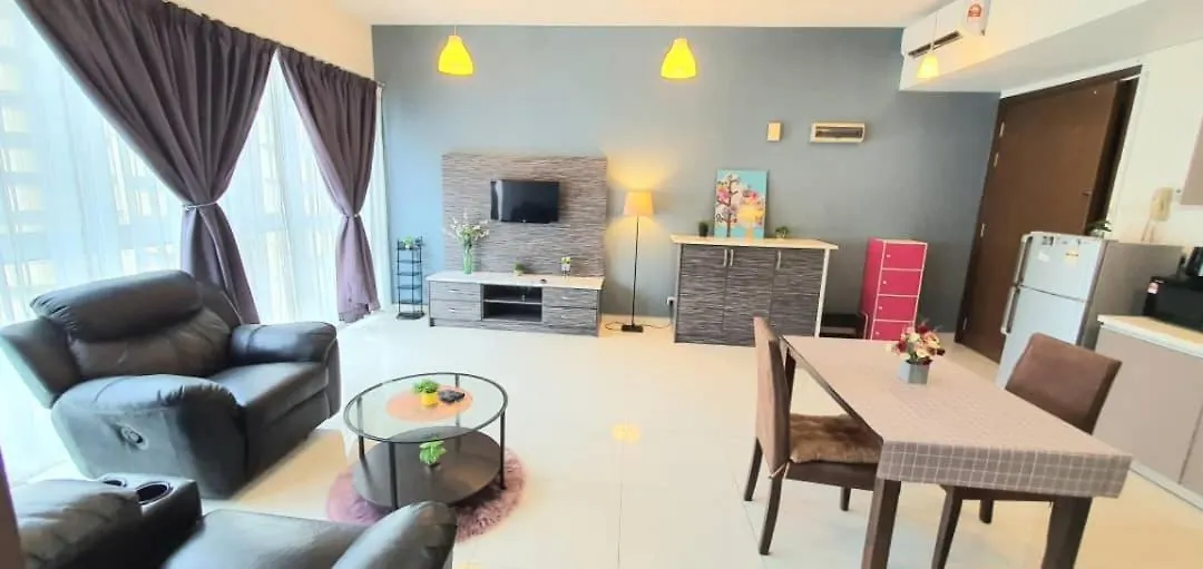 Regalia Suites Klcc View Rooftop Infinity Pool By Angkasa Homes Kuala Lumpur Malaysia